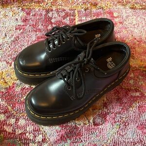 8053 Dr. Marten low rise platform boots